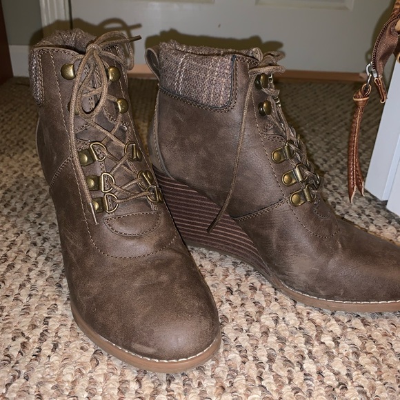 Brown wedges - Picture 1 of 3